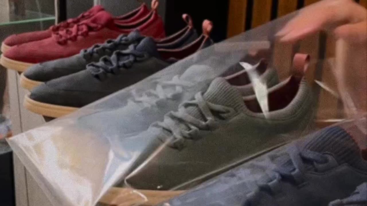 Восстановим обувь, сумки и изделия из кожи. Присылайте фото на оценку, контакты в описании профиля.