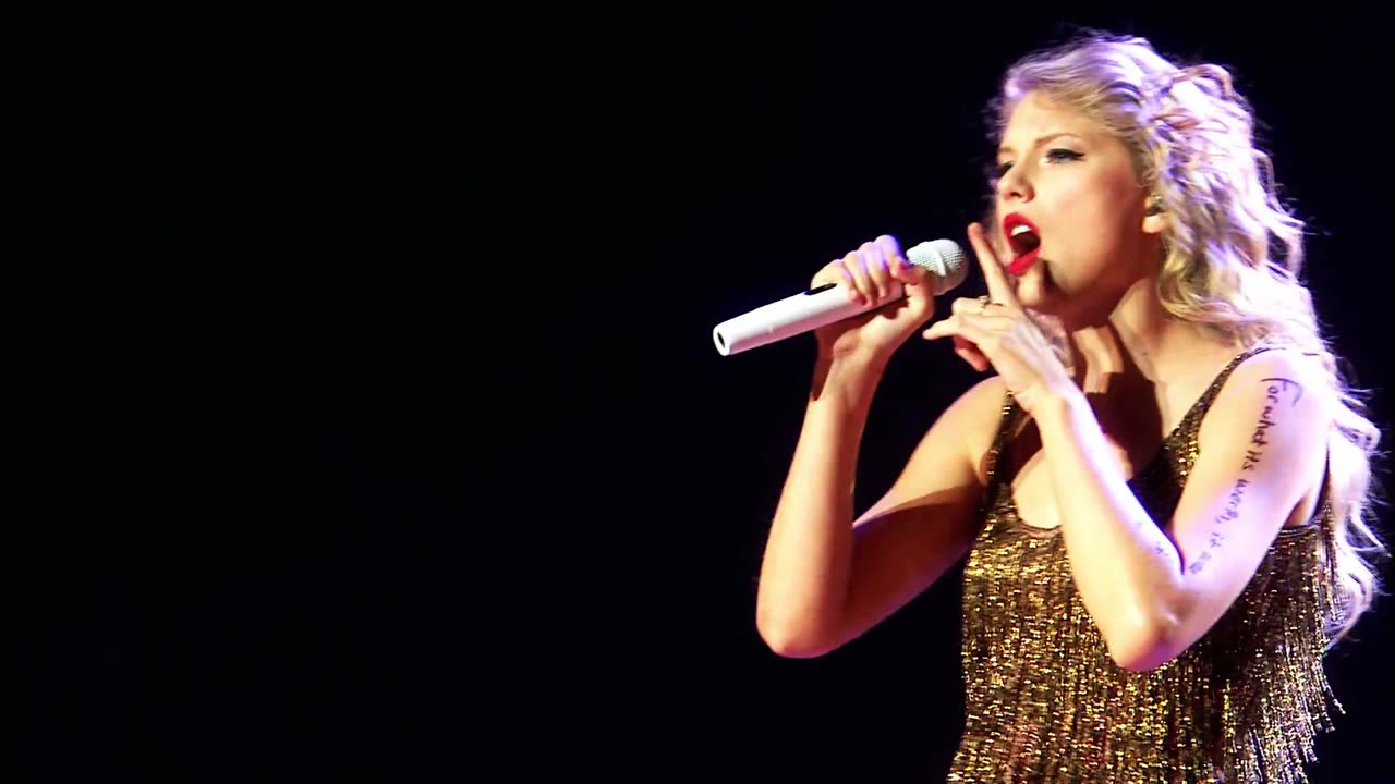 Sparks Fly - Taylor Swift (live)