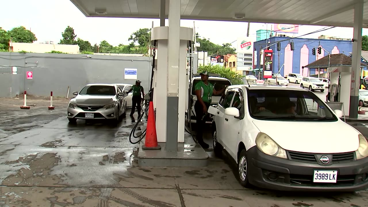 Jamaican residents prepare for Hurricane Melissa's arrival