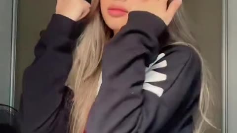 SEXY TIKTOK GIRL 💋 SHOWING OFF HER LOOK 🍒 TOO ADDICTIVE!