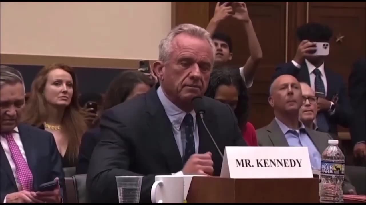 Trump's HHS Sec. Has Perfect Response When Smug Democrat Tries To CENSOR & SLANDER Him