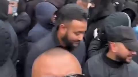 London: Muslims vow to 'stand ready to defend community