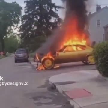 Woman sets fire to her ex's car after breakup