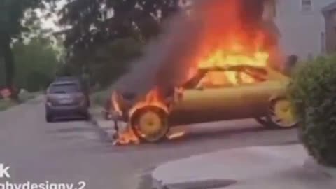 Woman sets fire to her ex's car after breakup