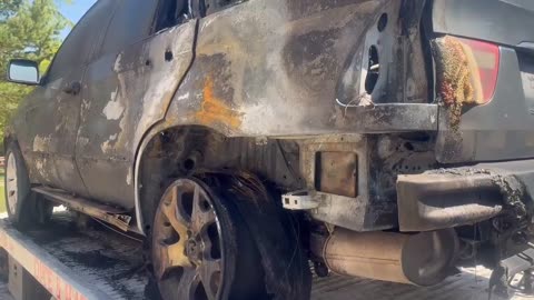 Digjet makina e parkuar në Korçë, dyshohet për zjarrvënie të qëlimshme