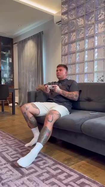 Girls, don't drop the soap in the bath 🧼