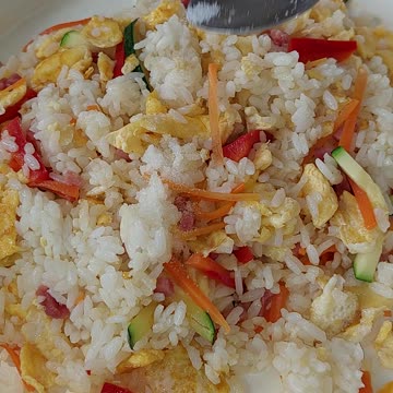 Bacon Eggs and Veggies Fried Rice. 🔥🍚🥕🧅🍳#Three3Eggs #3eggs #Bacon #FriedRice #EggFriedRice