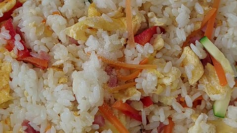 Bacon Eggs and Veggies Fried Rice. 🔥🍚🥕🧅🍳#Three3Eggs #3eggs #Bacon #FriedRice #EggFriedRice