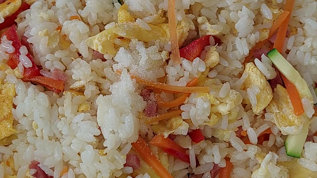 Bacon Eggs and Veggies Fried Rice. 🔥🍚🥕🧅🍳#Three3Eggs #3eggs #Bacon #FriedRice #EggFriedRice