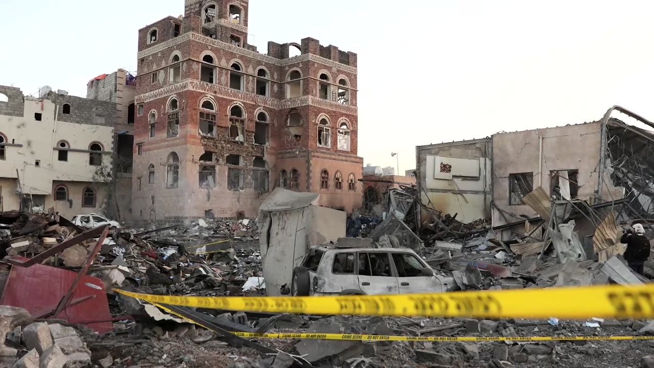 Democrats demand Trump officials resign over chat on Yemen strikes