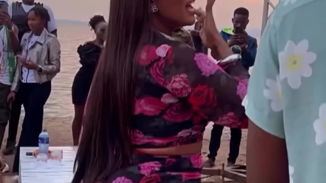 @VeeSidika