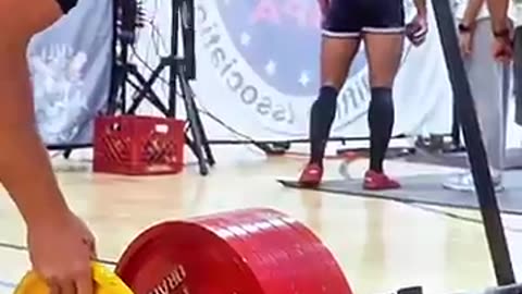 Competition reacts to 800 LB warmups