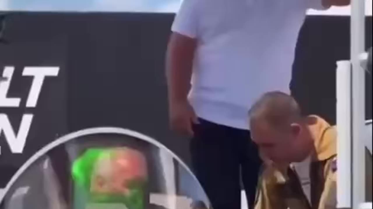 French PM Bayrou Gets Stuck in Rafale F5 Fighter Jet — Embarrassment on the Tarmac