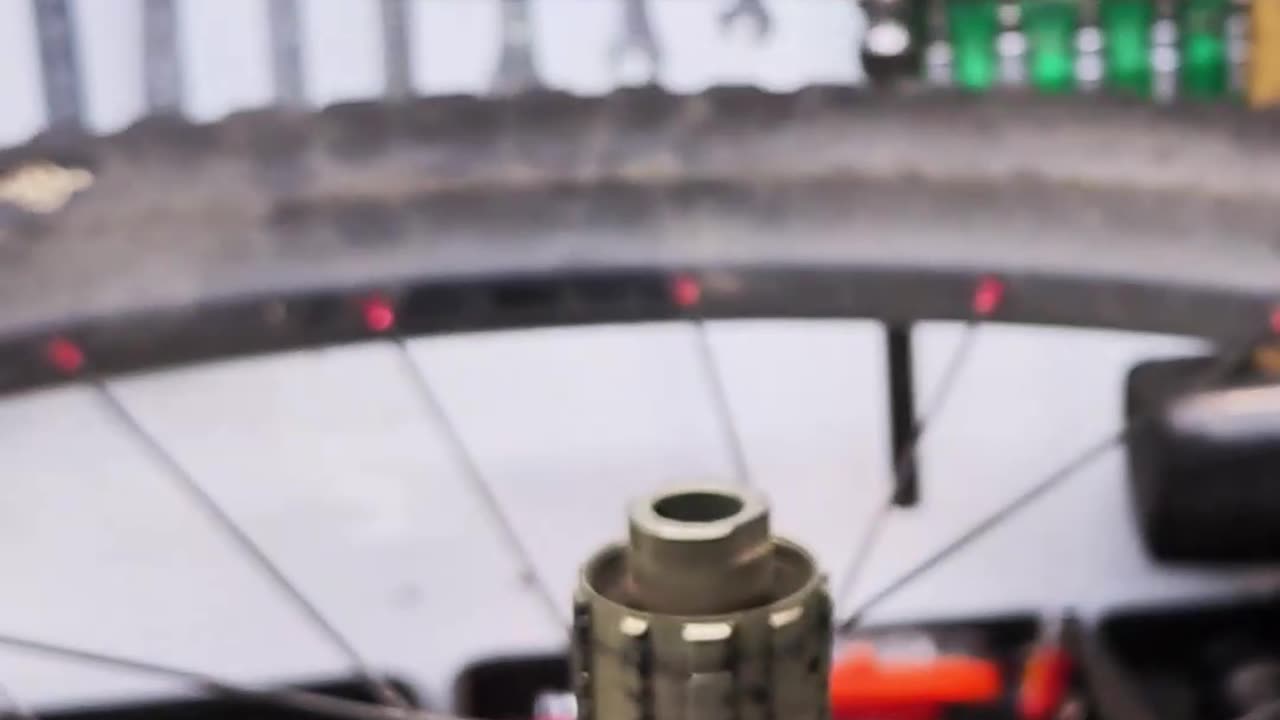 How to remove a bicycle cassette if the wheel hub is on a hollow axle