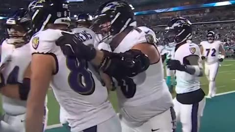 Primera anotacion de ravens en el partido #nfl#nflmx#ravens#miamidolphins #lamarjackson