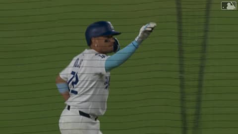 Miguel Rojas sacó su tercera pelota del parque
