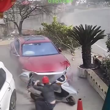 THE MOST AMAZING CLOSE CALL OF THE YEAR