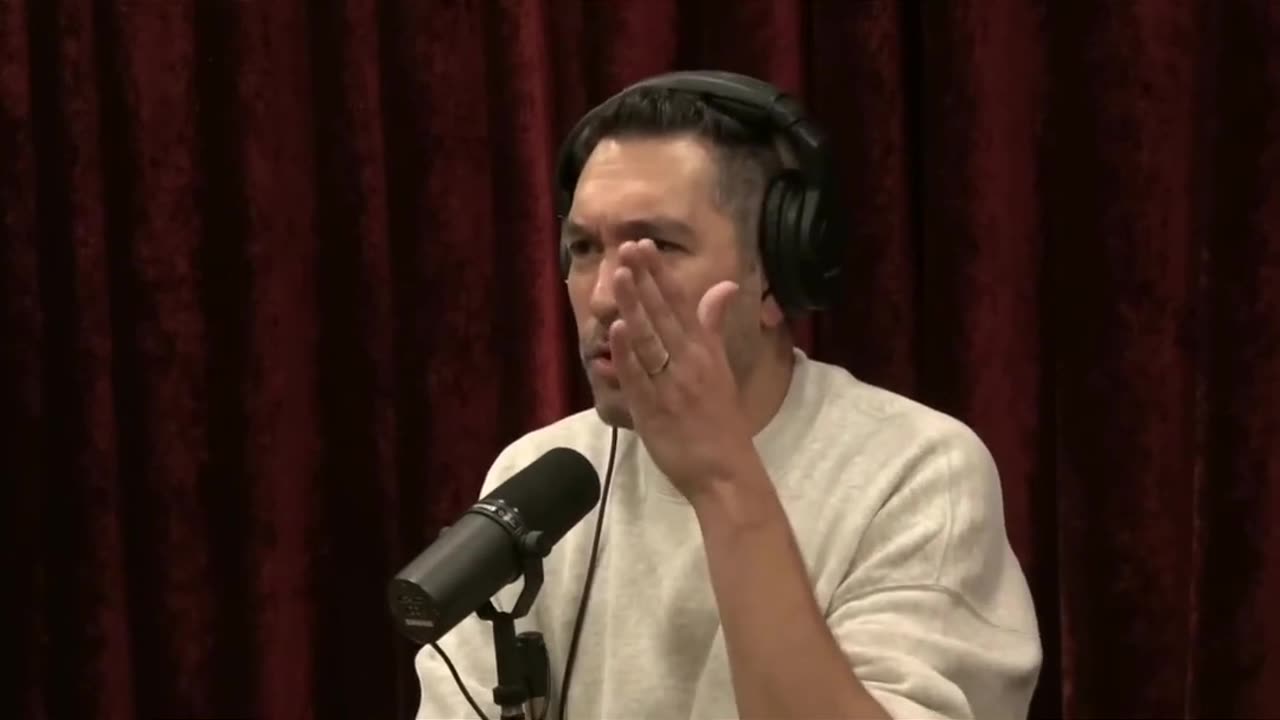 Why Must US Politicians 'Worship' Israel? - Dave Smith with Joe Rogan