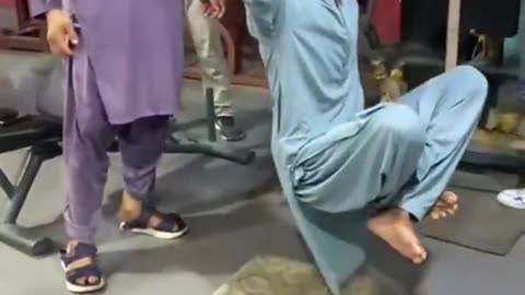 Funny Pakistani At Gym