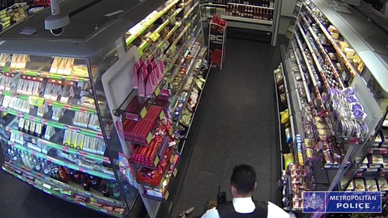 Off-Duty Officer Tackles Knife-Wielding Attacker at Petrol Station in Lewisham