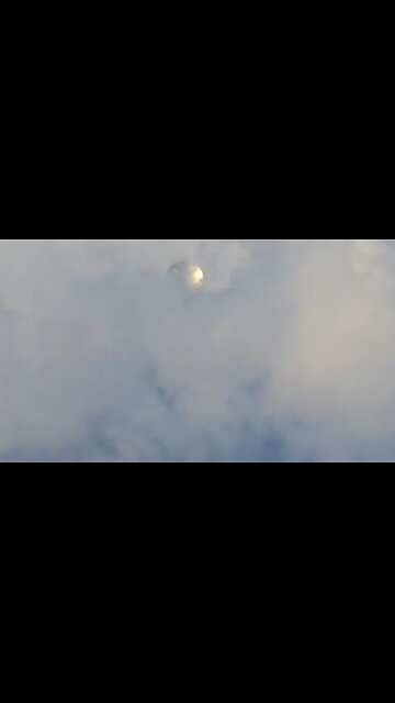 🛸🚨BREAKING: A massive metallic UFO orb was spotted over a volcano in Mexico. Locals claim this has been going on for years and allege that there’s ‘an alien base inside Pico de Orizaba.’🛸