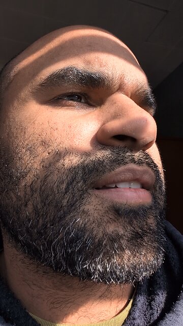 begging mantis begging for a spot.