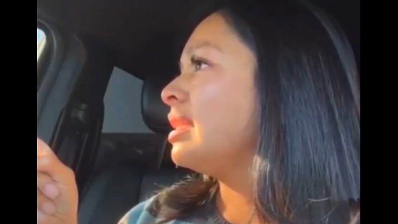 Anti-ICE Agitator Livestreams Her Arrest As She Impedes Federal Agents