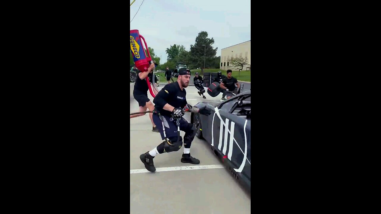 rear changer jp moved all the way from Canada to pit for anascar cup team # pitstop #nascar #fyp