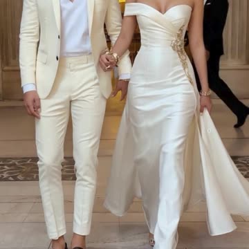 English proverb, Good looks are the best recommendation.