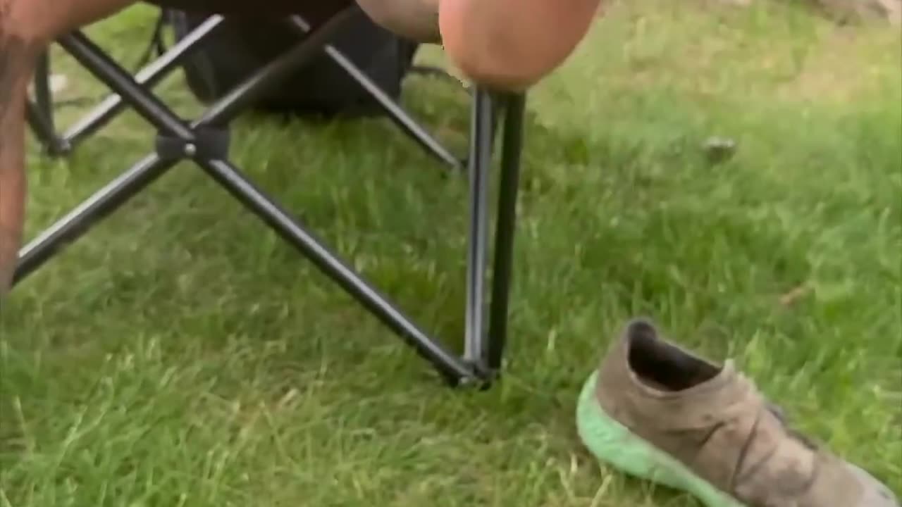 His Feet After Running a Century Without Sock Change