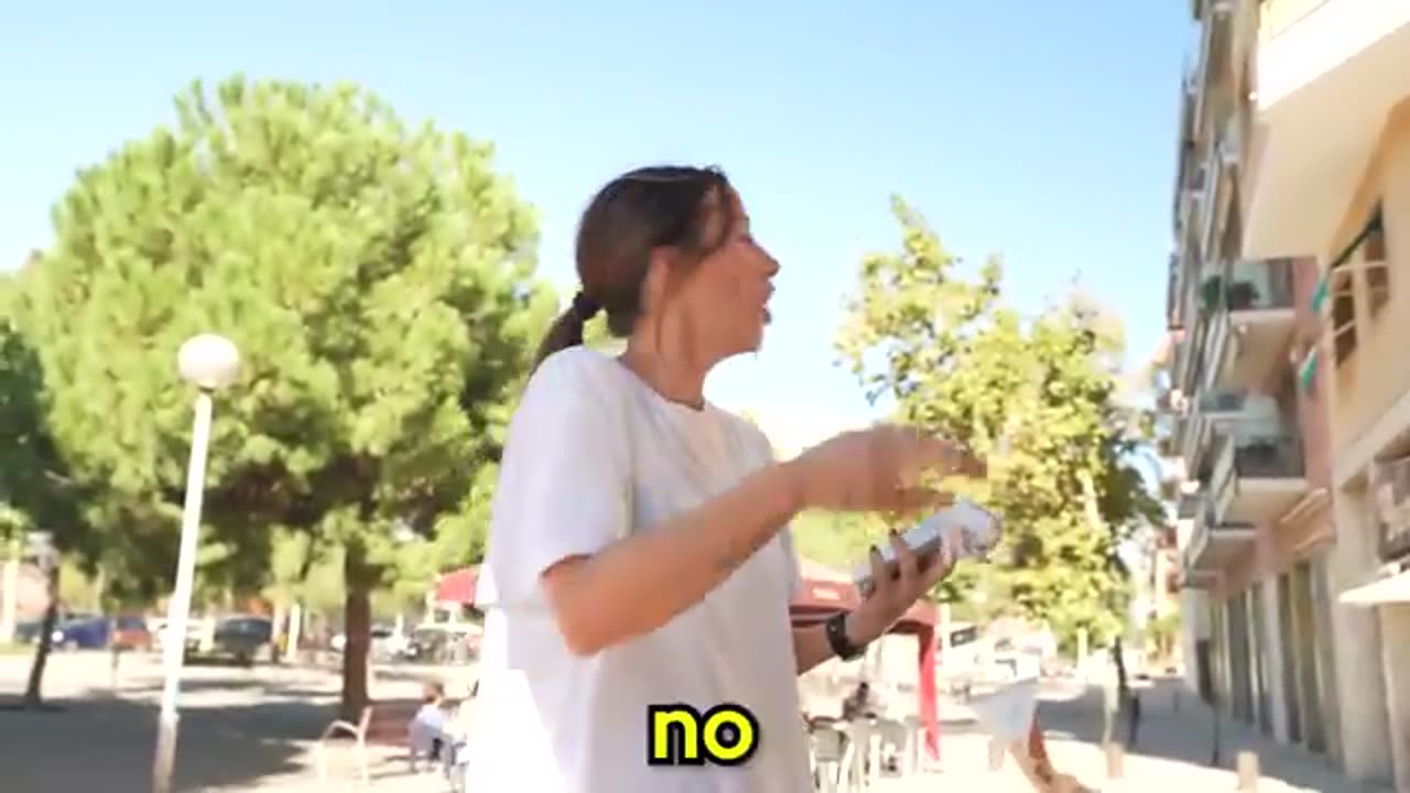 Tipping Waitresses €100 In Europel!!
