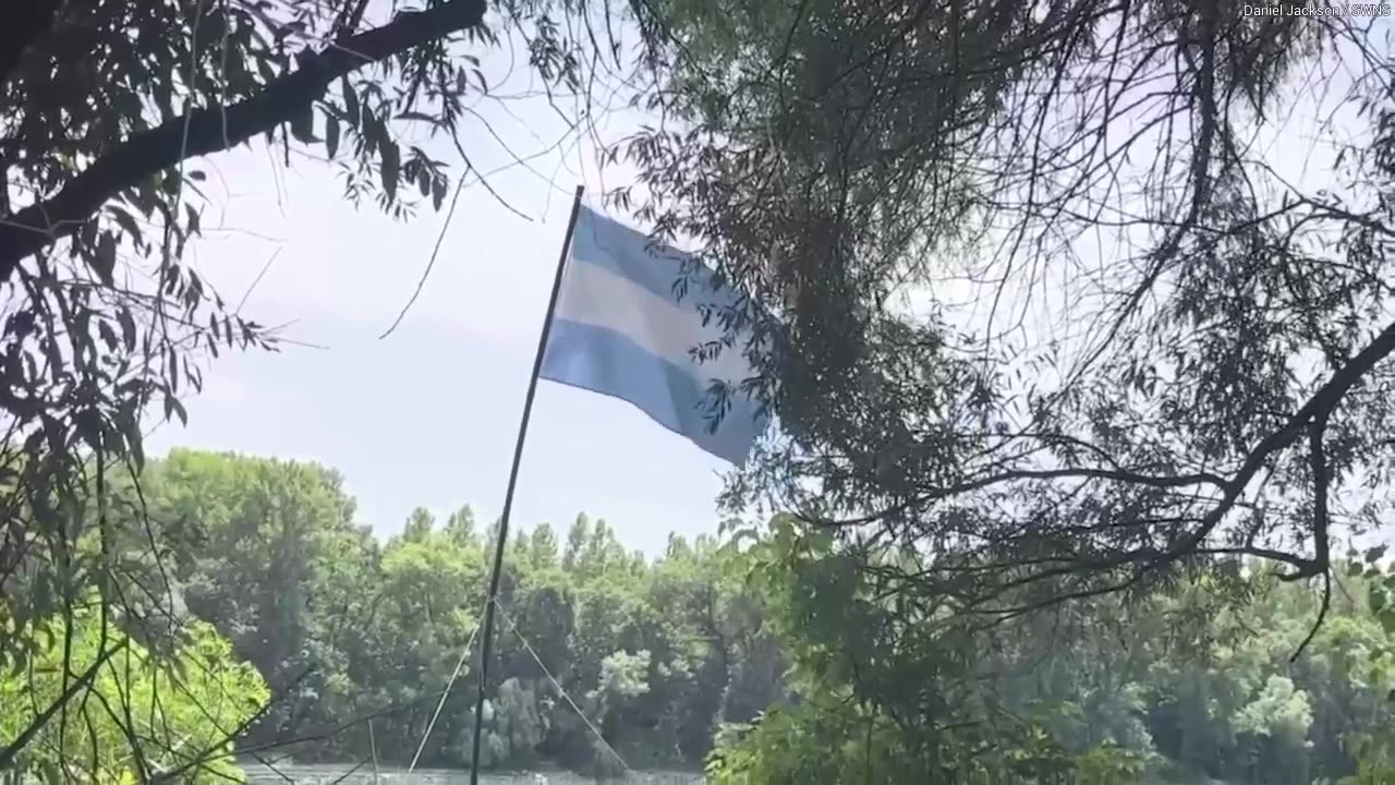 Man grabs patch of land, organizes citizens and declares a brand new country