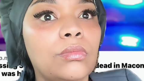 ASHLEY CHINARED EXPOSING PEOPLE ON HER WAY TO WORK