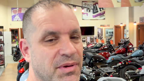 How to Tell the Difference Between 2024 and 2025 Harley Road and Street Glides #shorts