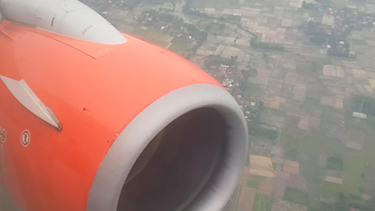 Glide into the City 🏙️ | Lion Air’s Final Descent