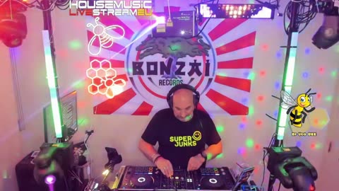 Udo Bee, mixing Houseclassics / club classics / Retro House