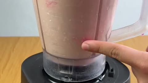 PLACE COKE A COLA ON EGG 🧐SHELLS CLEANING HACK