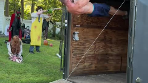 Halloween Decorating Calisthenics Fun – Front Lever Break