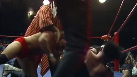 (1984.10.12) Kerry Von Erich vs The Missing Link - WCCW