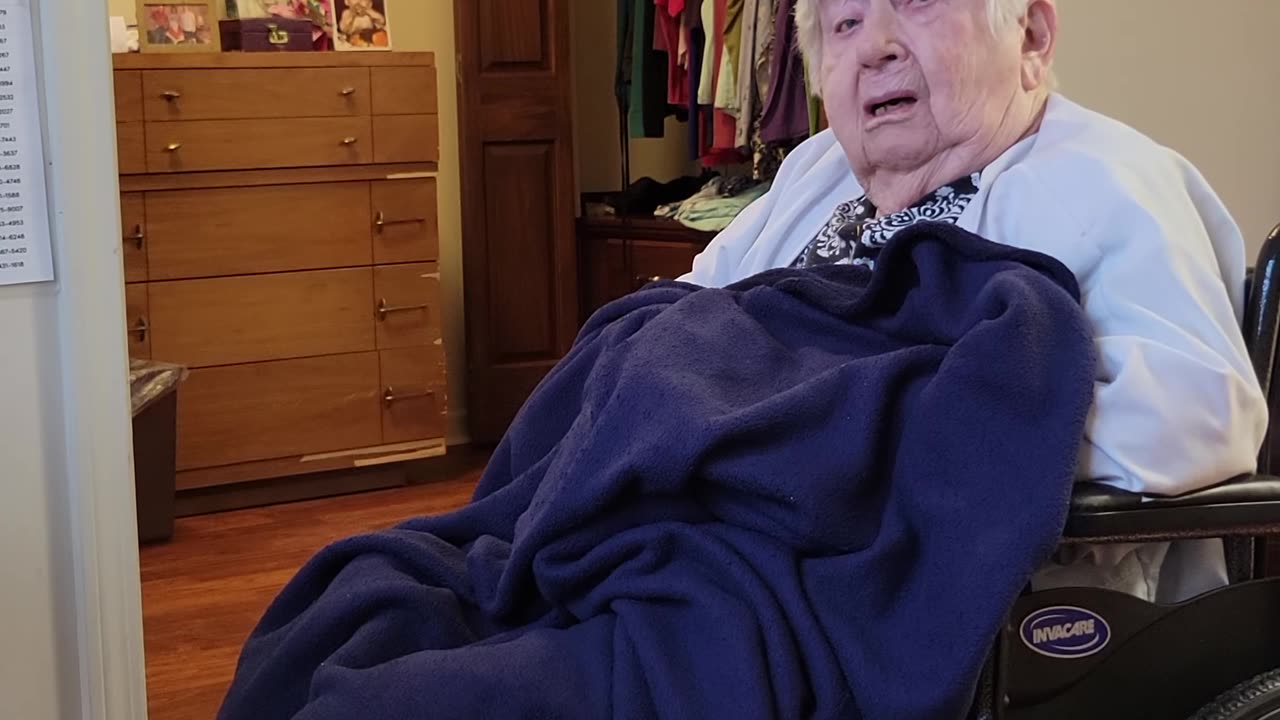 When You're 96 -- Trying To Get Mom to Boogie #oldfolks #centenarian #funnyoldpeople