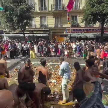 🇫🇷 Footage from the Hindu festival held in Paris, France was shared.