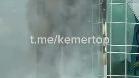 👀🔥 In Kemerovo (Russia), "Lapland" shopping center caught fire, there may be people in the building.