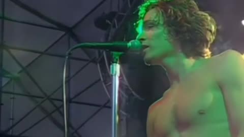 guy singing - Like A Virgin - A Madonna cover