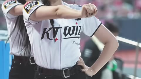Dominating Hold Up Farewell - Kim Jeong-won Cheerleader