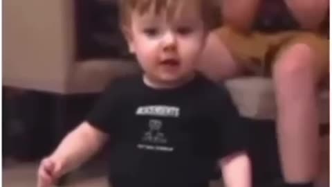 Toddler expected to take his first steps suddenly starts 🥲dancing instead!