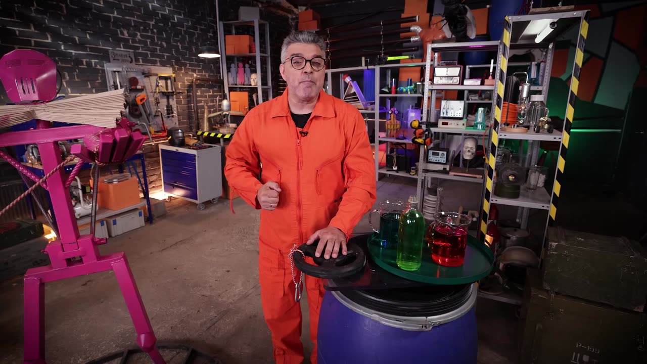 «Знаете ли вы, что?»: сколько полных кружек может нести официант?