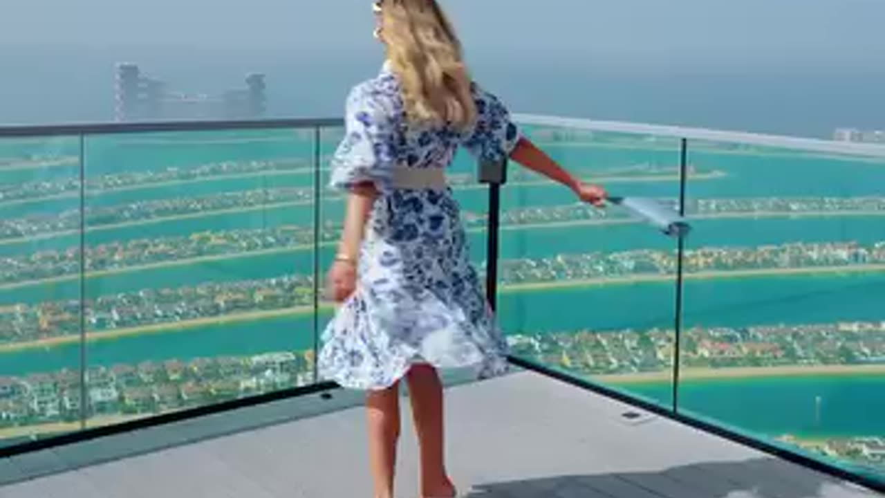 Enjoy a 360-degree observation deck at Dubai’s iconic Palm Jumeirah