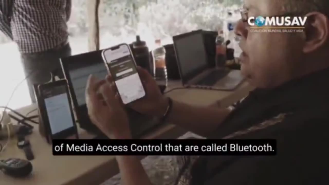 Team medici messicano , testano i vaccinati con scanner bluetooth
