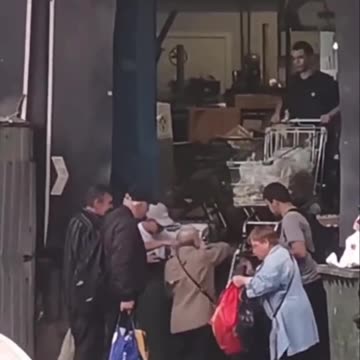 Russian Civilians in Moscow Fighting Over Spoiled Food