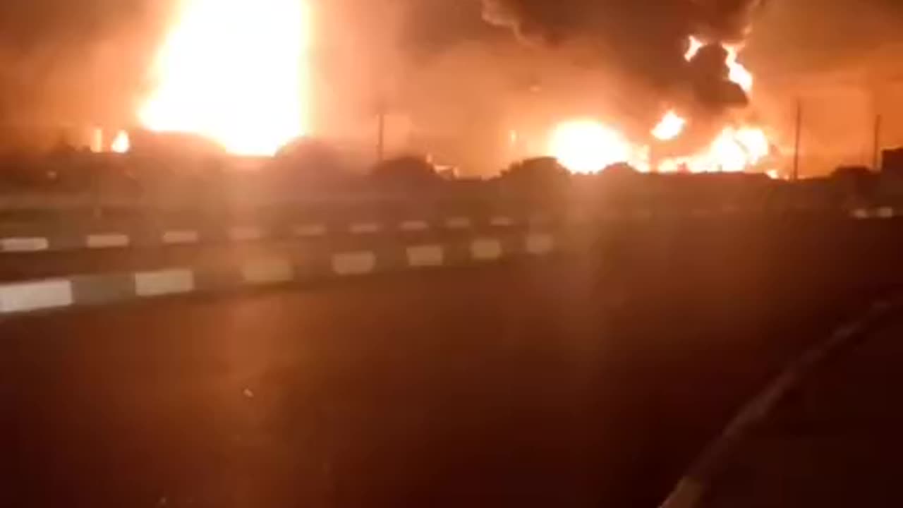 Oil Depot in Tehran Burns After an Israeli Strike